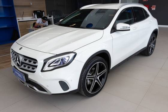 MERCEDES-BENZ GLA 200 1.6 CGI FLEX ADVANCE 7G-DCT MERCEDES-BENZ GLA 200 1.6 CGI FLEX ADVANCE 7G-DCT